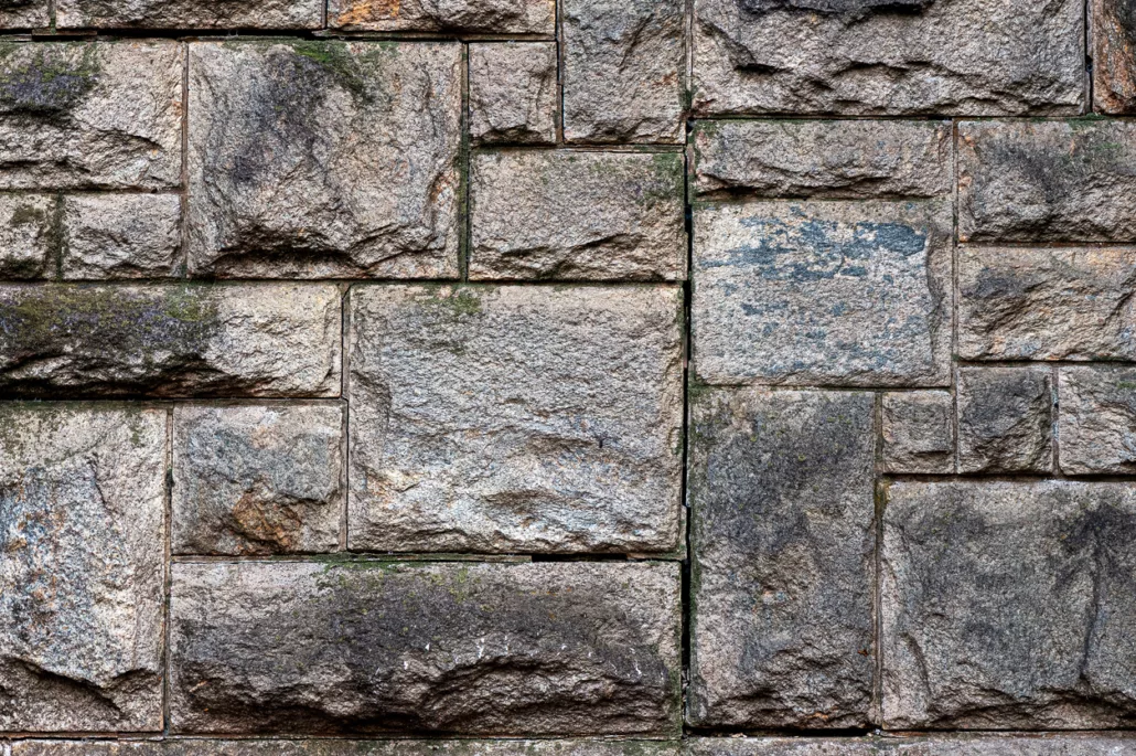 Comment protéger son mur en pierre naturelle ?